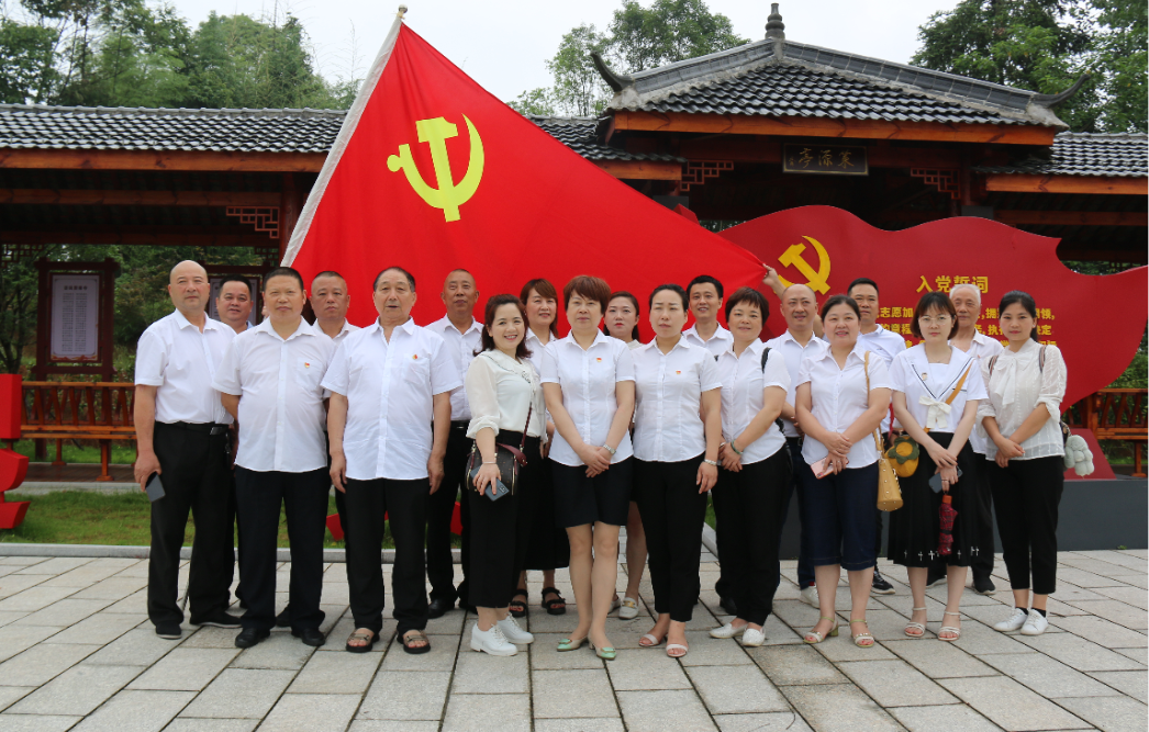 常德市湘北汽車(chē)運(yùn)輸有限公司,常德包車(chē)客運(yùn),常德旅游服務(wù),校車(chē)服務(wù)
